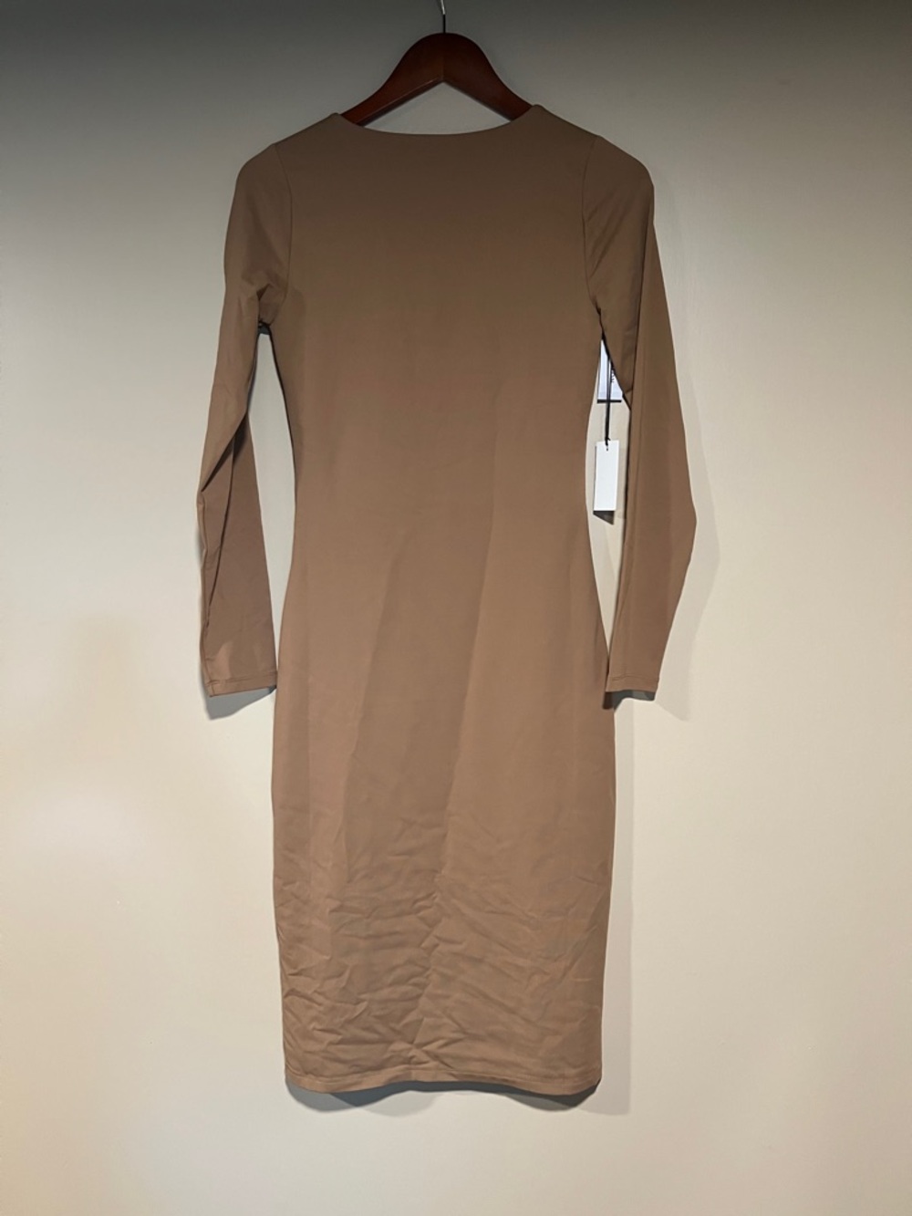 Babaton Camel Long-Sleeve V-Neck Midi Dress - Picture 4 of 4